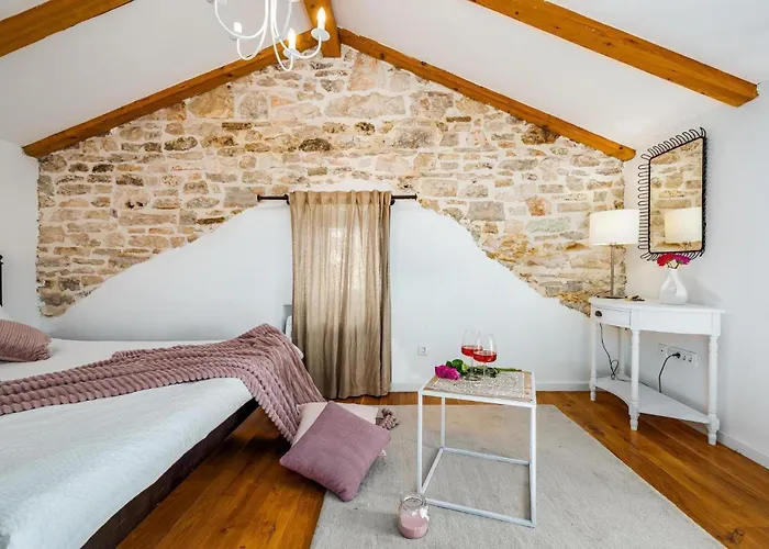Villa Stone Paula By Istrabook Bicici